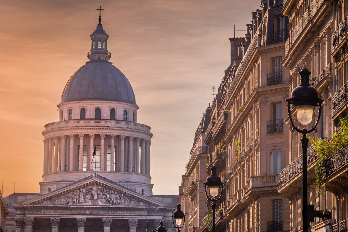 Admire the Panthéon and other monuments of the city